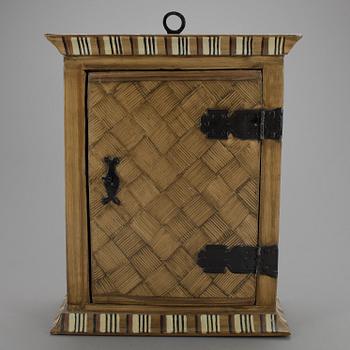 VÄGGSKÅP, allmoge, 1800-tal.