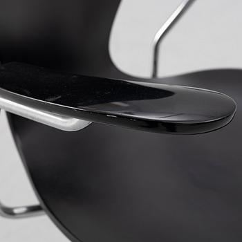 Arne Jacobsen, a model 3217 "Seven" desk chair, Fritz Hansen, Denmark, 1999.
