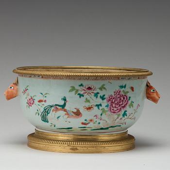 A famille rose 'double peacock' tureen, Qing dynasty, Qianlong (1736-95).