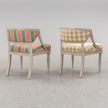 KARMSTOLAR, ett par, sengustaviansk stil, 1800-tal.