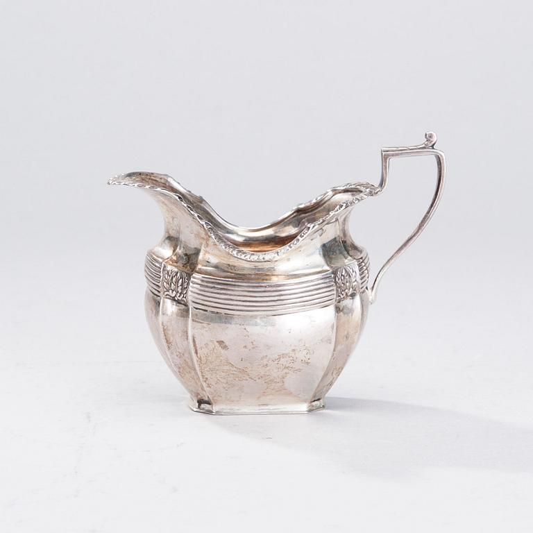 SOCKERSKÅL OCH GRÄDDSNÄCKA, sterling silver, Sheffield 1901. Vikt 230 g.