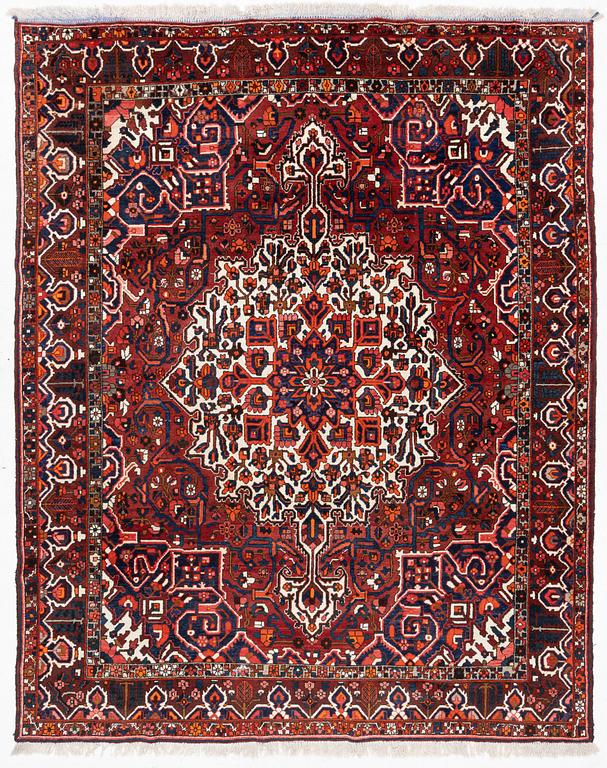 Carpet, Bakhtiari, Old, approx. 385 x 315 cm.