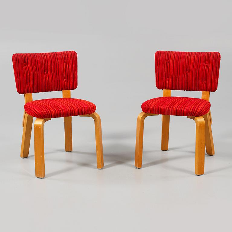STOLAR, ett par, Alvar Aalto, modell 62, omkring år 1950.
