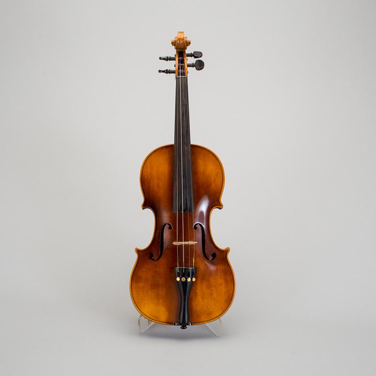 FIOL/VIOLIN, Karl Höfner samt STRÅKE, T.Sugito, 1900-talets fjärde kvartal.