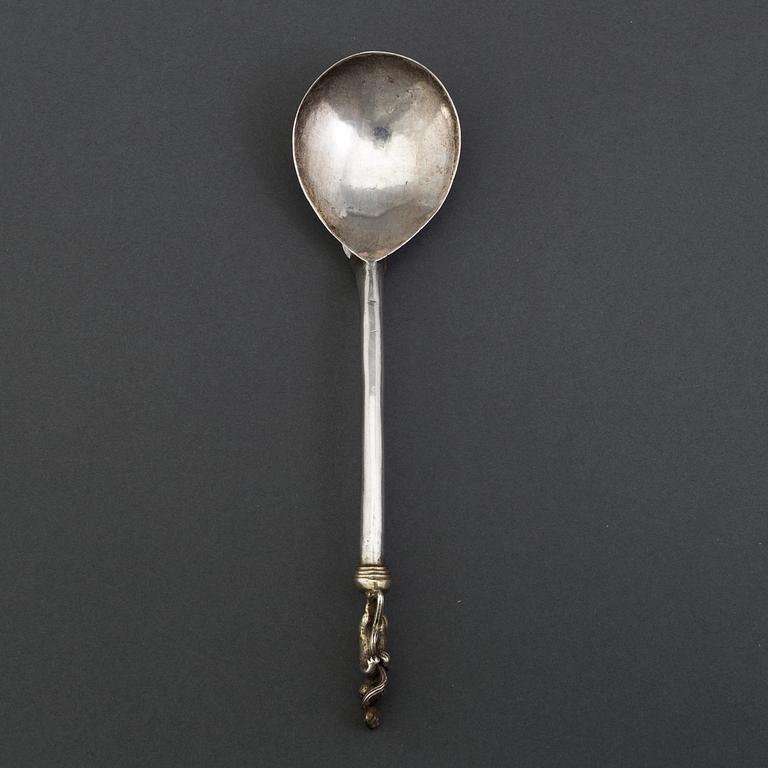 A 17th century parcel-gilt silver medicine-spoon, unmarked.