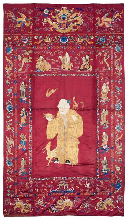 EMBROIDERY on silk. 327,5 x 186 cm. China early 20th century.