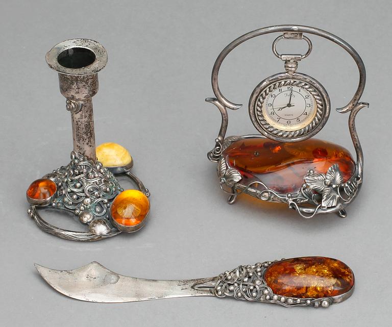LJUSSTAKE, BREVKNIV SAMT KLOCKSTÄLL, silver, bärnsten, otydliga stämplar, 1900-tal.