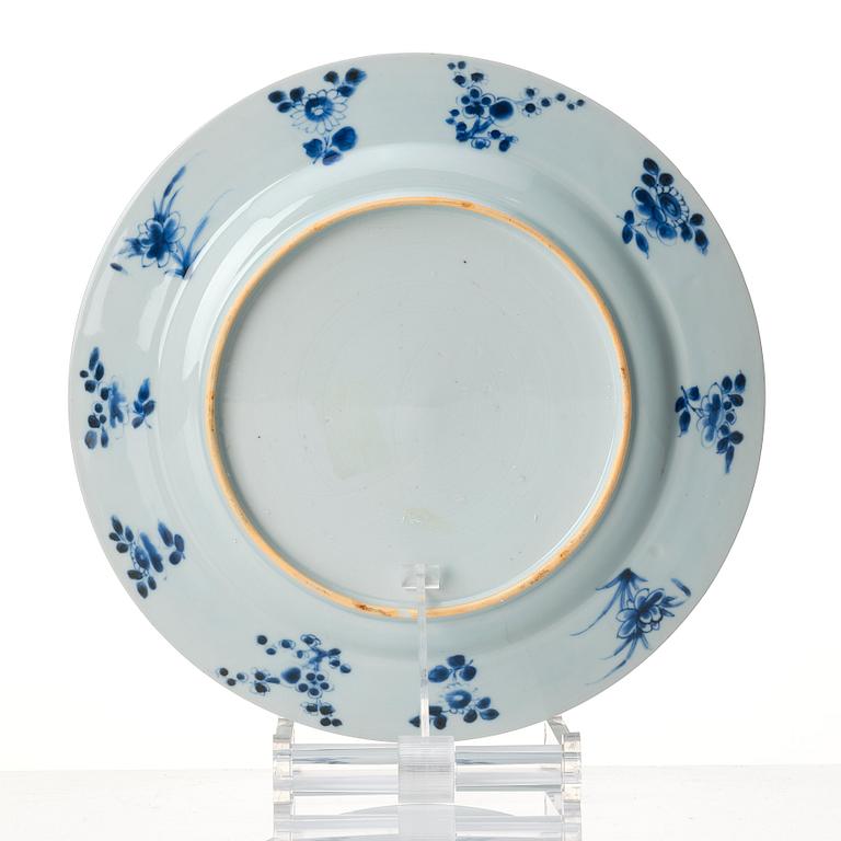 A set of six large blue and white dishes, Qing dynasty, Kangxi (1662-1722).