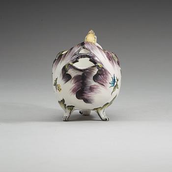 A Swedish faience sauce boat, Rörstrand, dated 25/11 (17)66.