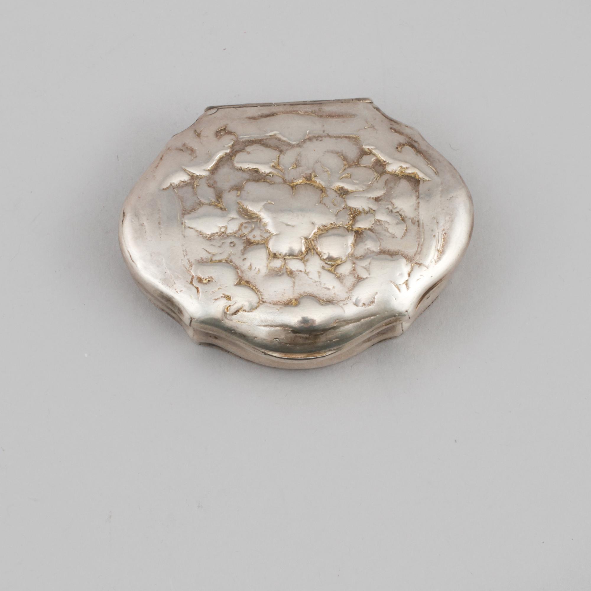 DOSA, silver, troligen 1800-tal, vikt 81 gram.