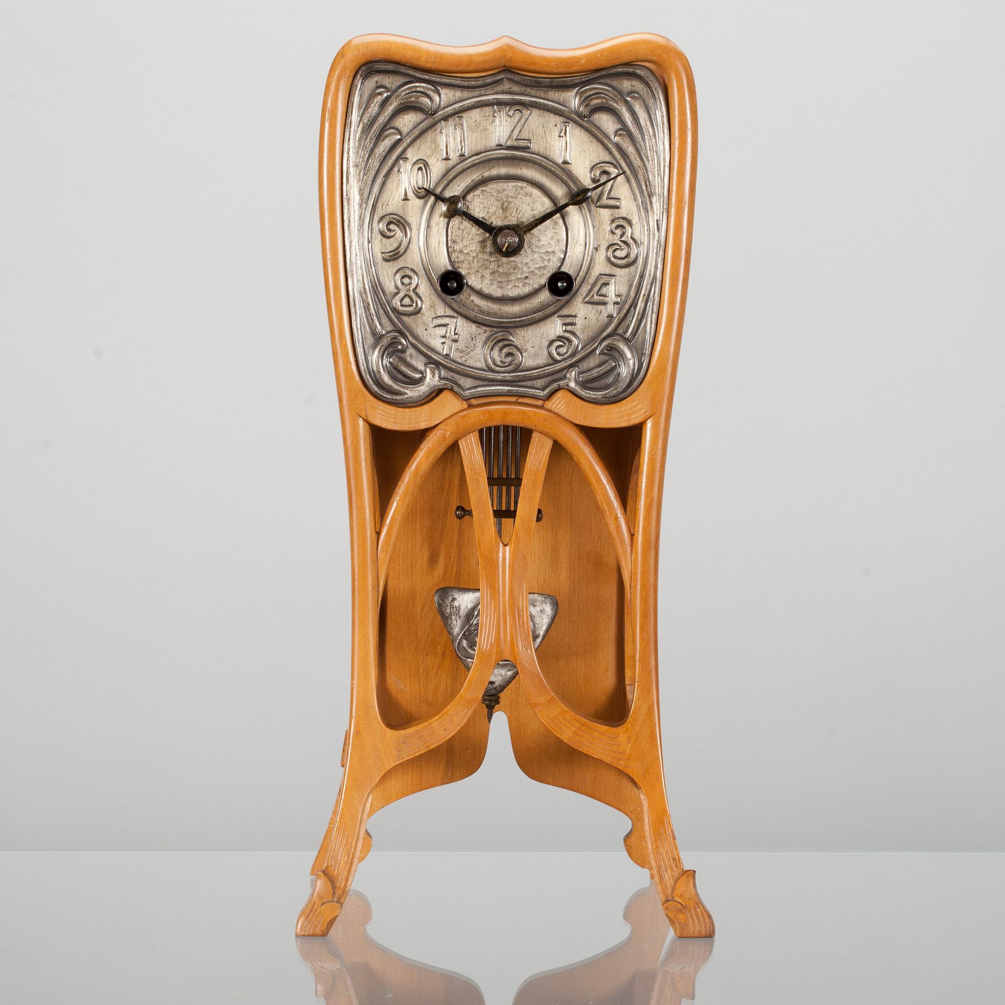 BORDSPENDYL, art nouveau, troligen Frankrike 1900-talets början.