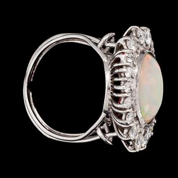 An opal and brilliant cut diamond ring, tot. app. 1 cts.