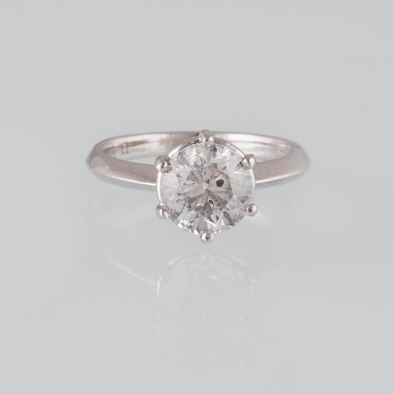 RING, 18K vitguld med briljantslipad diamant ca 2.01 ct. Vikt 3,5 gram.