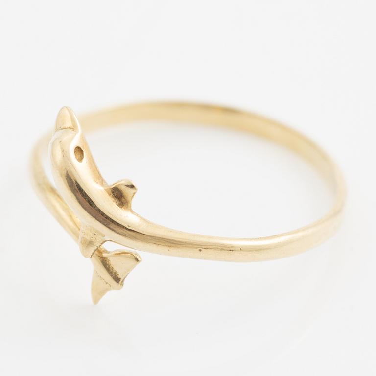 Ring, 14K gold in the shape of a dolphin.