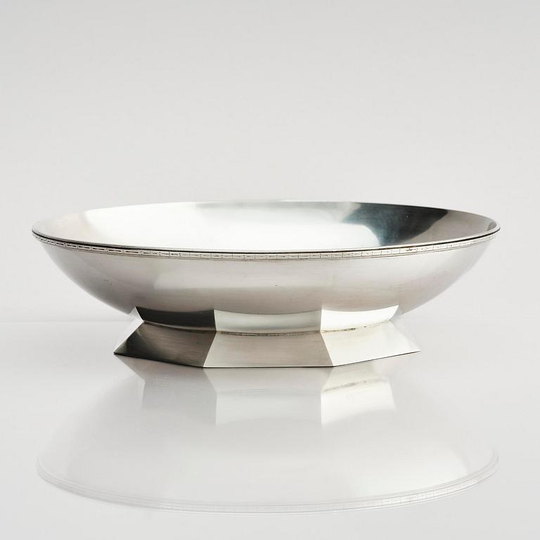Wiwen Nilsson, skål, sterling silver, "Kungaskålen", Lund 1934.
