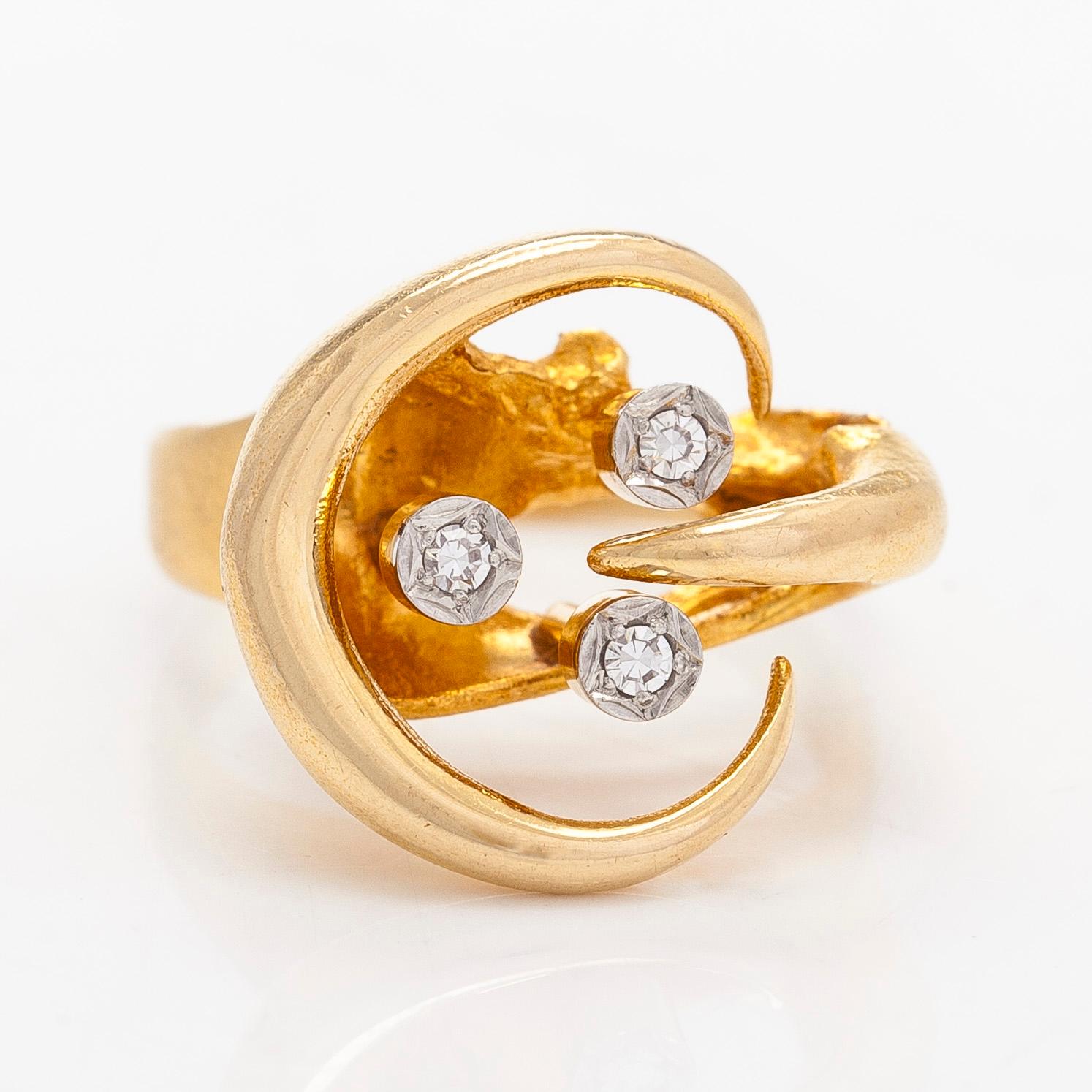 Björn Weckström, An 18K gold ring, with octagon-cut diamonds totalling ca 0.06 ct according to engraving, Lapponia 1975.
