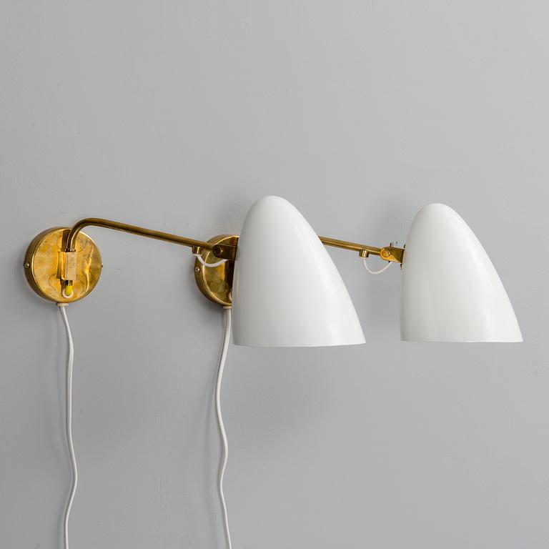 PAAVO TYNELL, A PAIR OF WALL LIGHTS. Manufacturer's stamp Idman. 1950s.