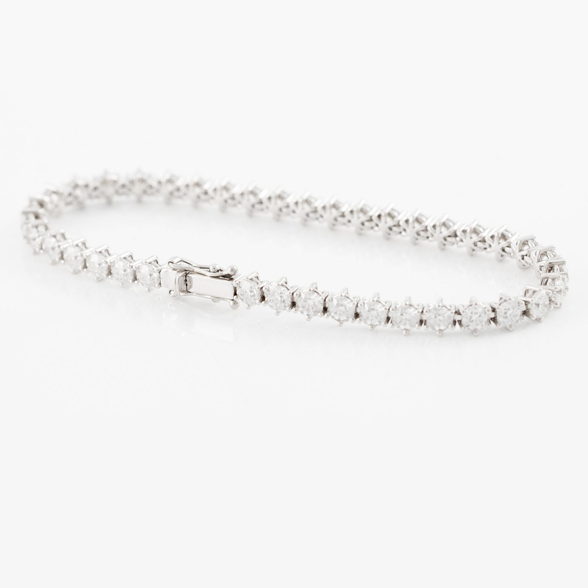 Tennis bracelet, 18K white gold with fancy-cut diamonds.