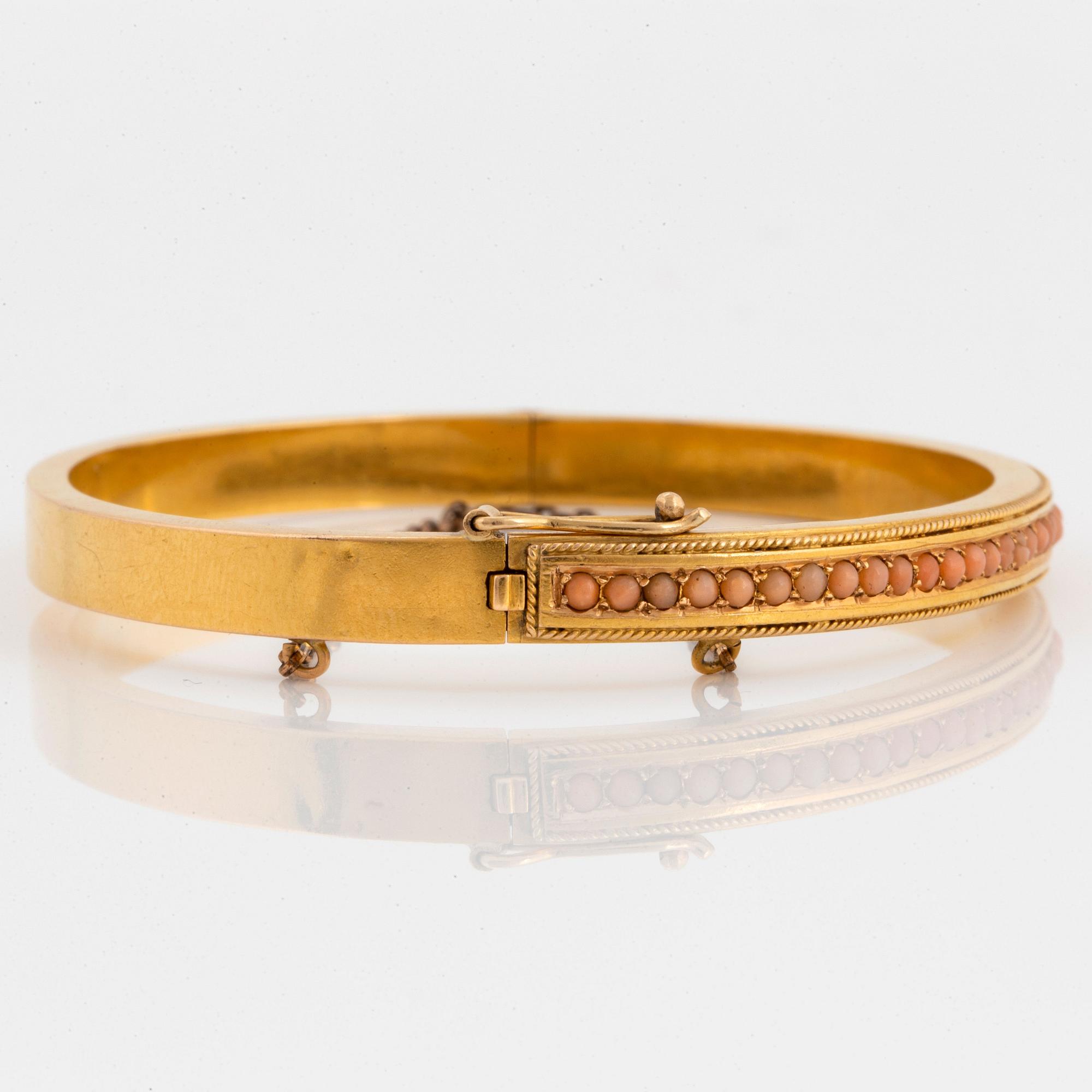 Armring 18K guld med korall, 1800-tal.