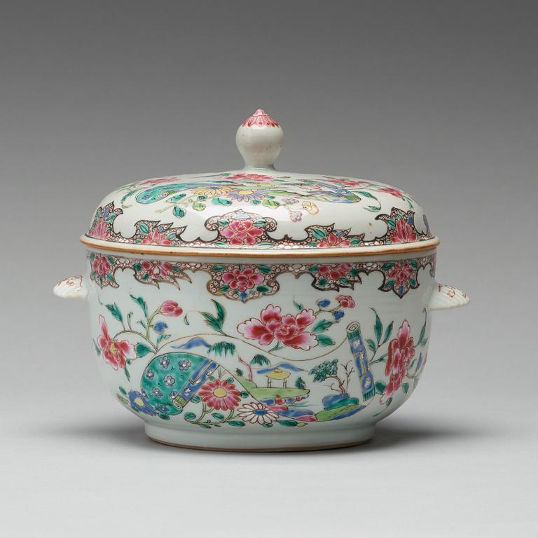 An imari tureen with cover, Qing dynasty, first half of the 18th century.