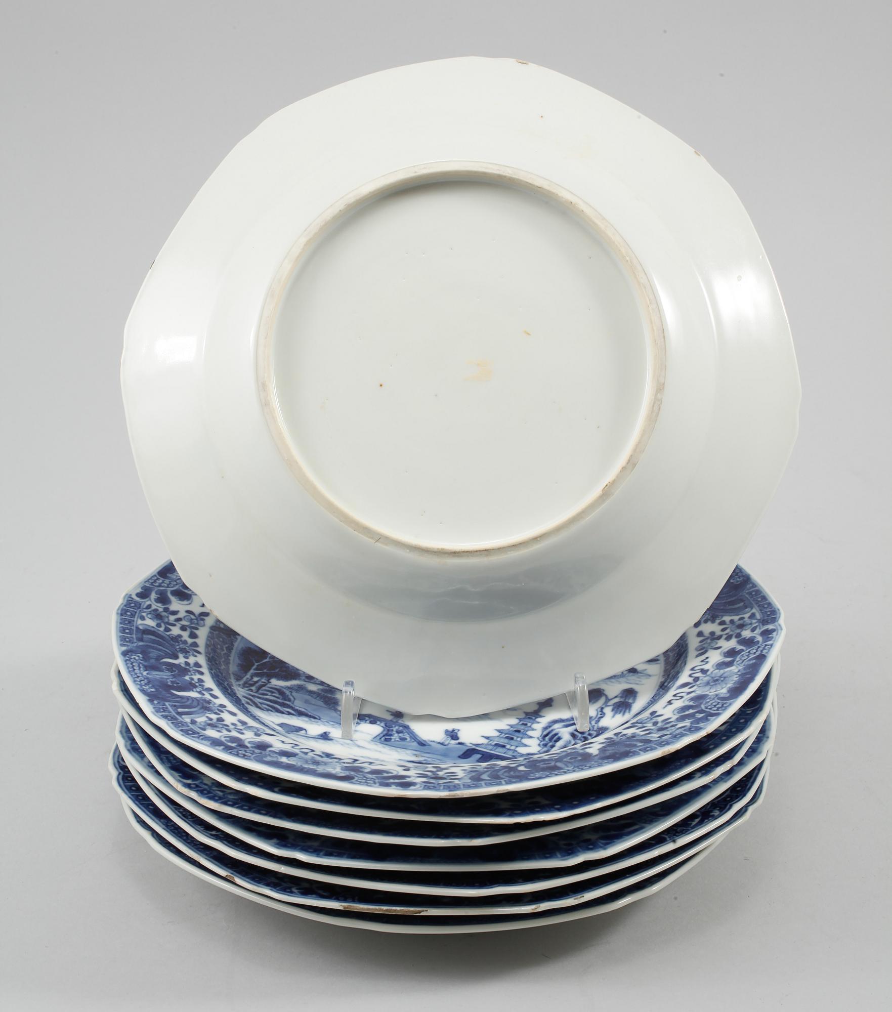 TALLRIKAR, 8 st, porslin, Kina, Qianlong, 1736-95.
