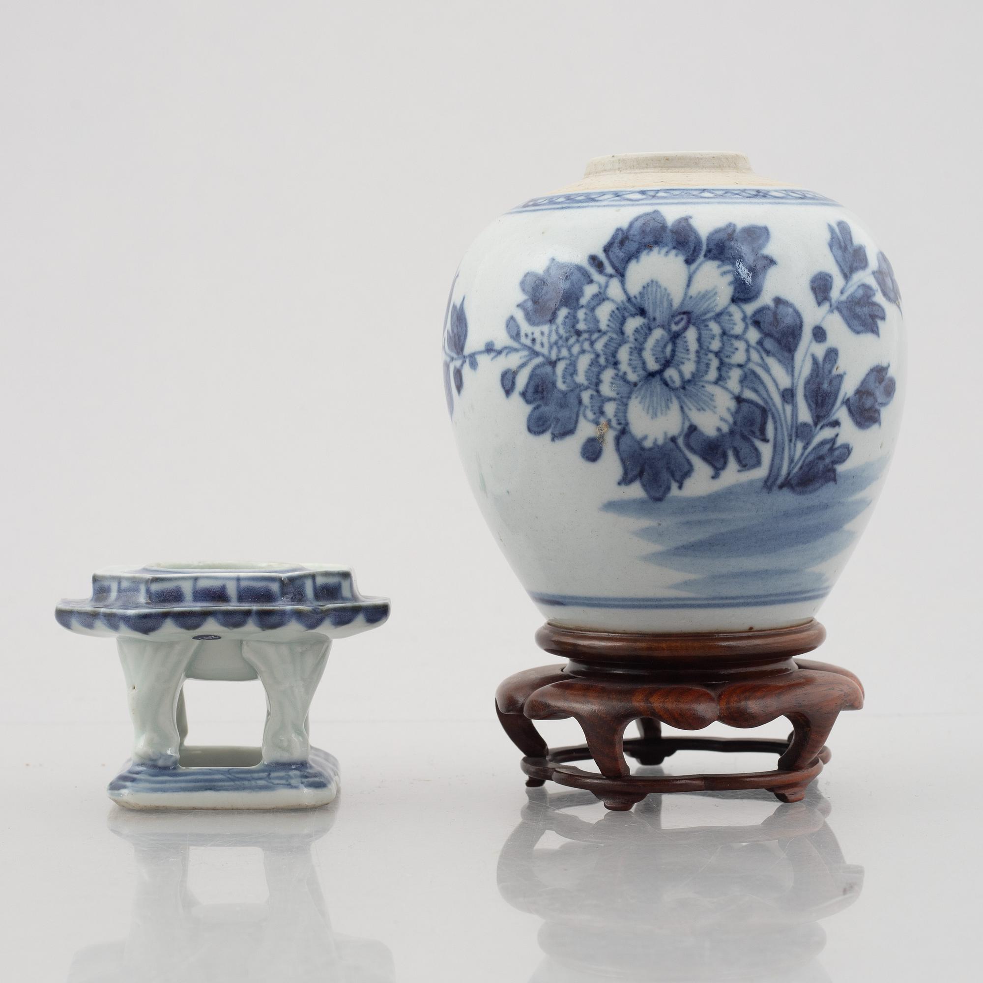 Six pieces of Chinese porcelain, Qing dynasty, 18th-19th century.