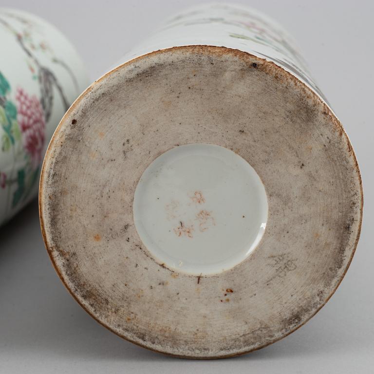 Two Chinese vases, 20th Century.