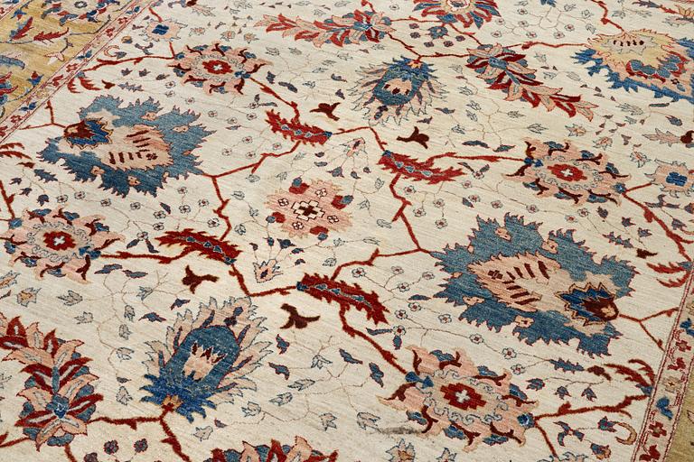 Ziegler Mahal carpet, modern, approx. 390 x 300 cm.