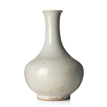 1177. A white glazed Korean vase, Joseon.