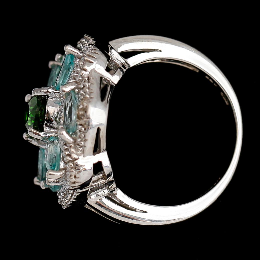 RING, sterlingsilver, topas, apatit och diopsid. Vikt ca 6,1 g.