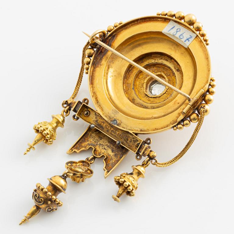 Brooch in 18K gold with old-cut and table-cut diamonds. Malmö 1867.