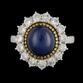 A cabochon cut blue sapphire and brilliant cut diamond ring, tot. ca 1.20 cts.
