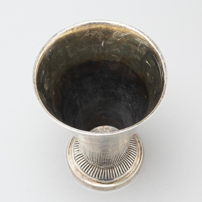 A silver beaker by Anders Pihlgren, Östhammar, 1806.