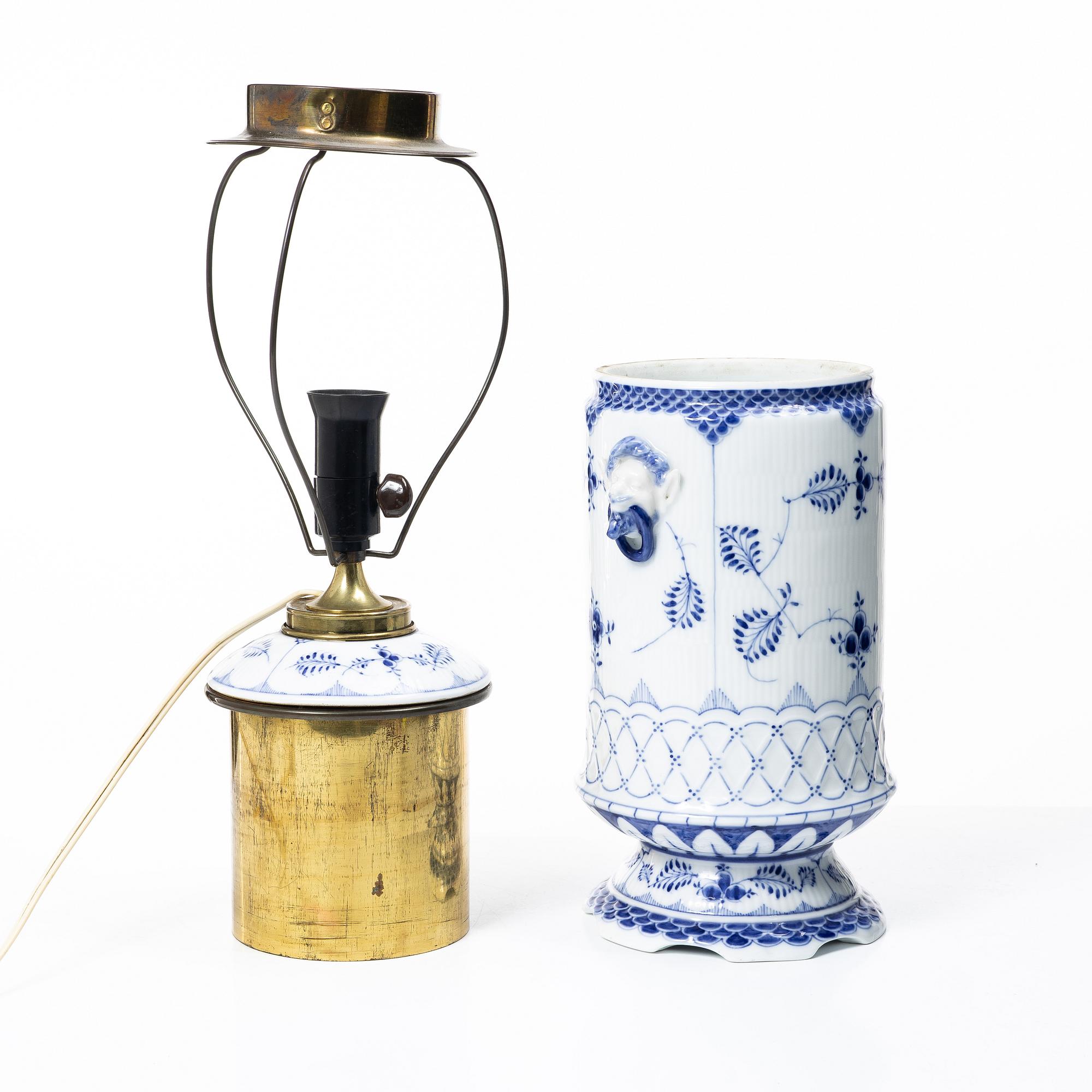 Royal Copenhagen, bordslampa, porslin, "Musselmalet", 1894-1900, Danmark.