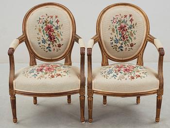 KARMSTOLAR, ett par, gustaviansk stil, 1900-talets mitt.