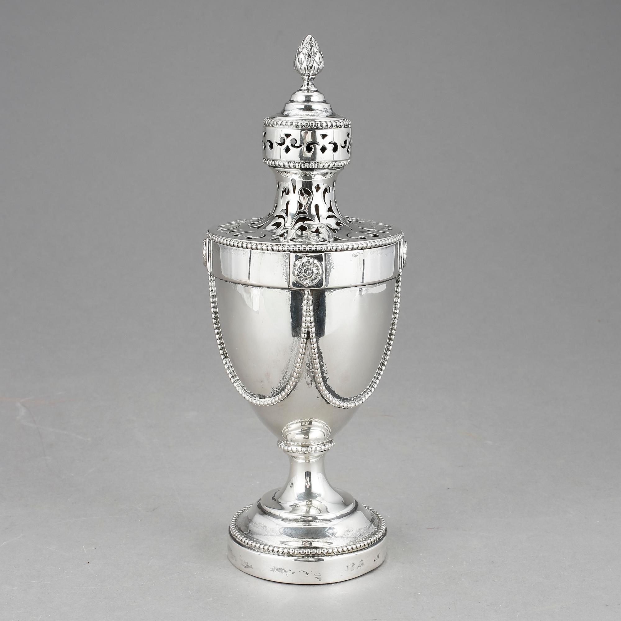 STRÖARE, silver, Louis XVI-stil, Nederländerna 1900-tal. Vikt ca 398 gram.