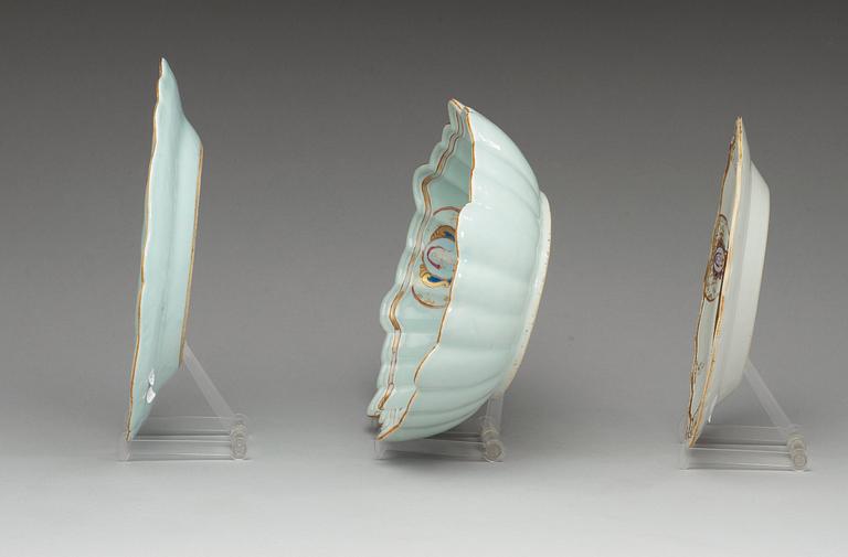 Two armorial dinner plates and four serving dishes, Qing dynasty, Qianlong (1736-95).
