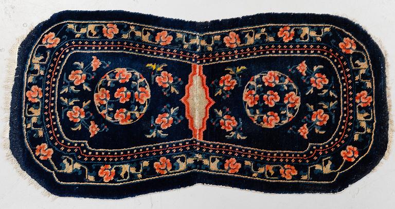 AN ANTIQUE/SEMI-ANTIQUE CHINESE HORSE COVER, 120 x 60 cm.