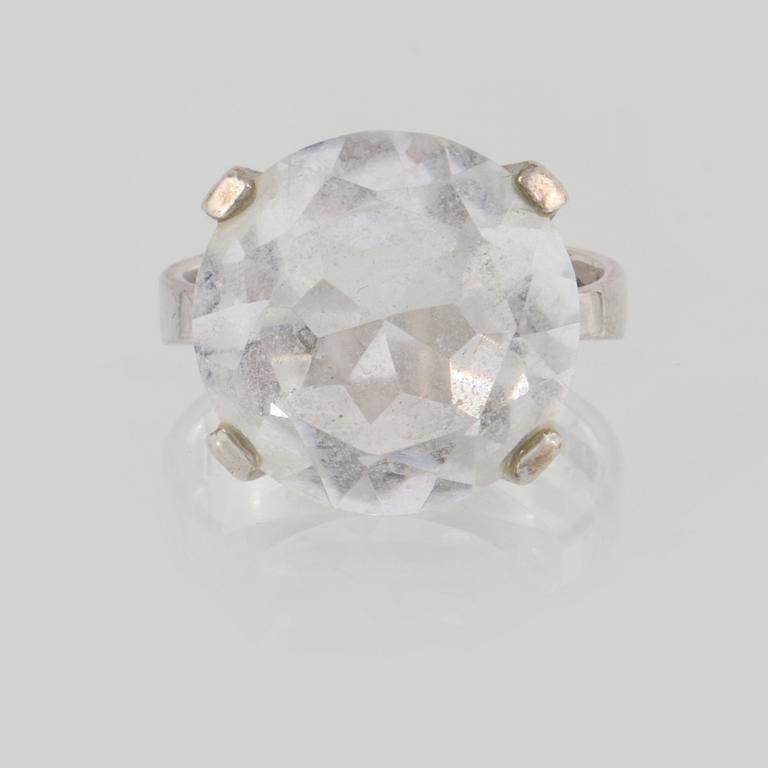 RING, silver med fasettslipad bergkristall, H Svedbom, Vetlanda 1971. Vikt 5,8 gram.