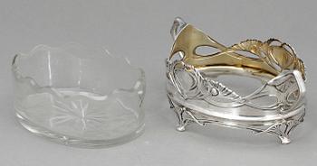 JARDINJÄR, silver och glas, jugend, svensk kontrollstämpel, tidigt 1900-tal. Silvervikt ca 154 gram.