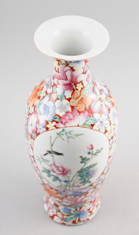 VAS, porslin, Kina, sent 1900-tal/2000-tal.