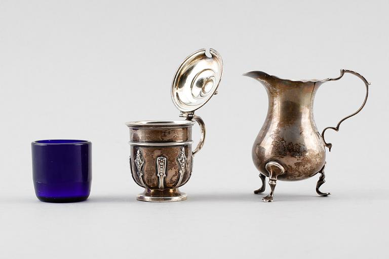 SILVERFÖREMÅL, 2 st, silver, Birmingham, England, 1904 respektive 1930. Vikt ca 156 g.