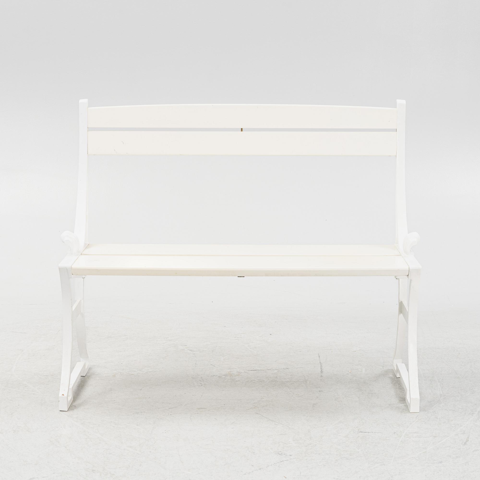 Folke Bensow, trädgårdsbänk, variant av "Sneckan", Byarums Bruk.