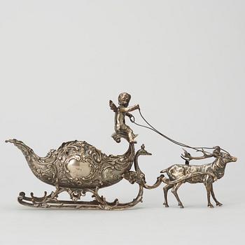 A silver bowl in the shape of a sleigh probably Germany early 20th century. Weight c. 380 gram.