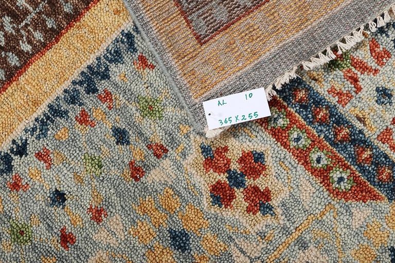 An oriental carpet with Mamluk design, c. 356 x 255 cm.