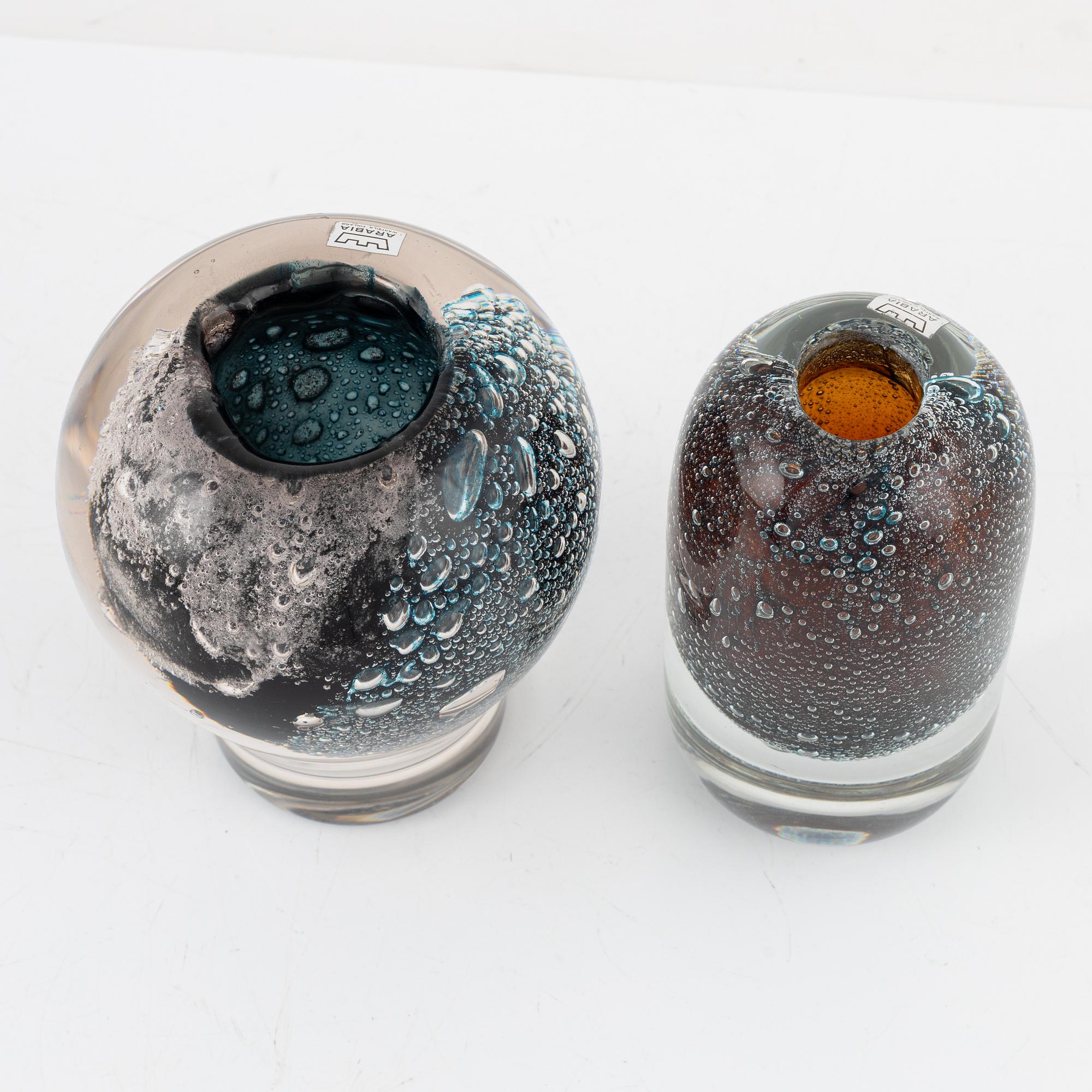 Heikki Orvola, vaser, 2 st, "Vulcano", Nuutajärvi Notsjö, Finland.