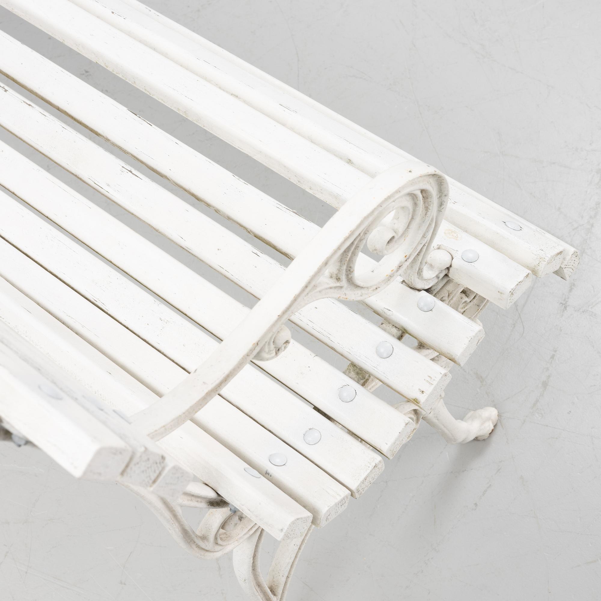 A cast iron garden sofa, 20th century.