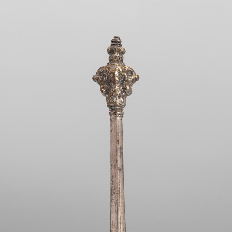 A Swedish 17th Century silver spoon, mark possibly of David Richter the elder (Stockholm 1630-1677 (-78)).