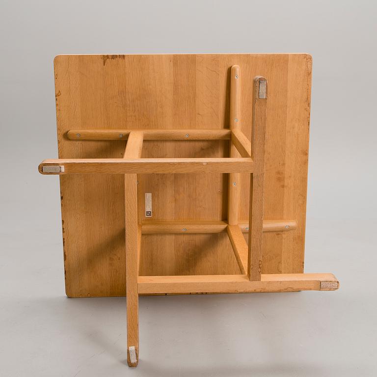 BØRGE MOGENSEN, A SET OF FOUR CHAIRS AND A TABLE. Spanish Chair.  Label marked Fredericia Stolefabrik, Denmark.