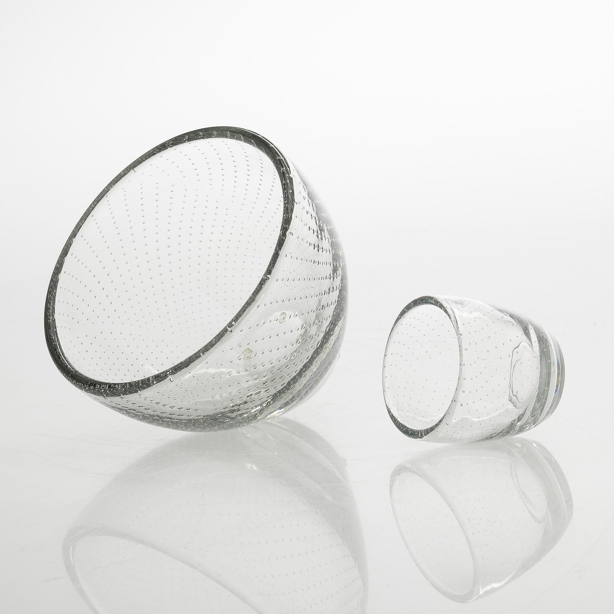 Gunnel Nyman, vaser, 2 st, modell "GN 2" och "GN 4". Signerad G. N. Nuutajärvi Notsjö -51.